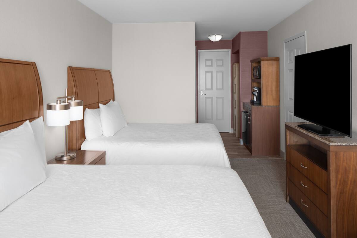 Hilton Garden Inn Salt Lake City Airport 双 Queen 客房 · Hilton 官网实拍