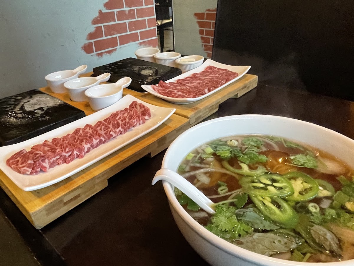 Saigon Corner Restaurant 热石牛肉河粉